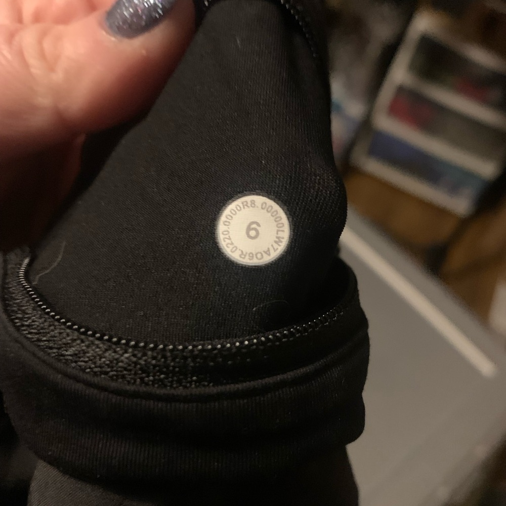 2 pairs Lululemon size 6 shorts great condition - Picture 6 of 6